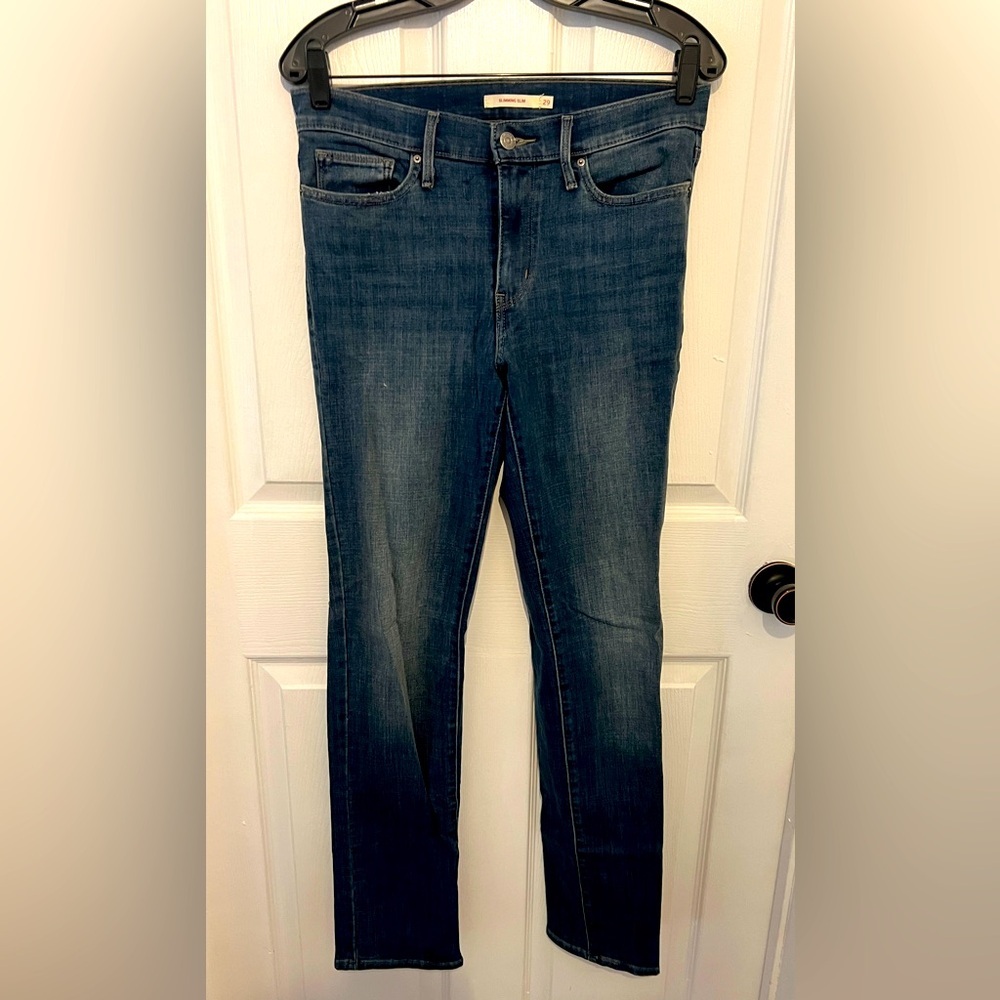 LEVI’S Women’s Medium Wash Slimming Slim Jeans Size 29